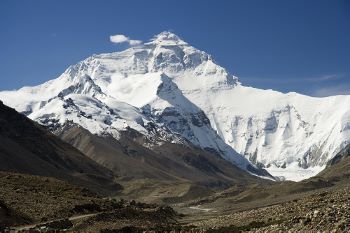 Everest_North_Face_toward_Base_Camp_Tibet_Luca_Galuzzi_2006 (350x233).jpg